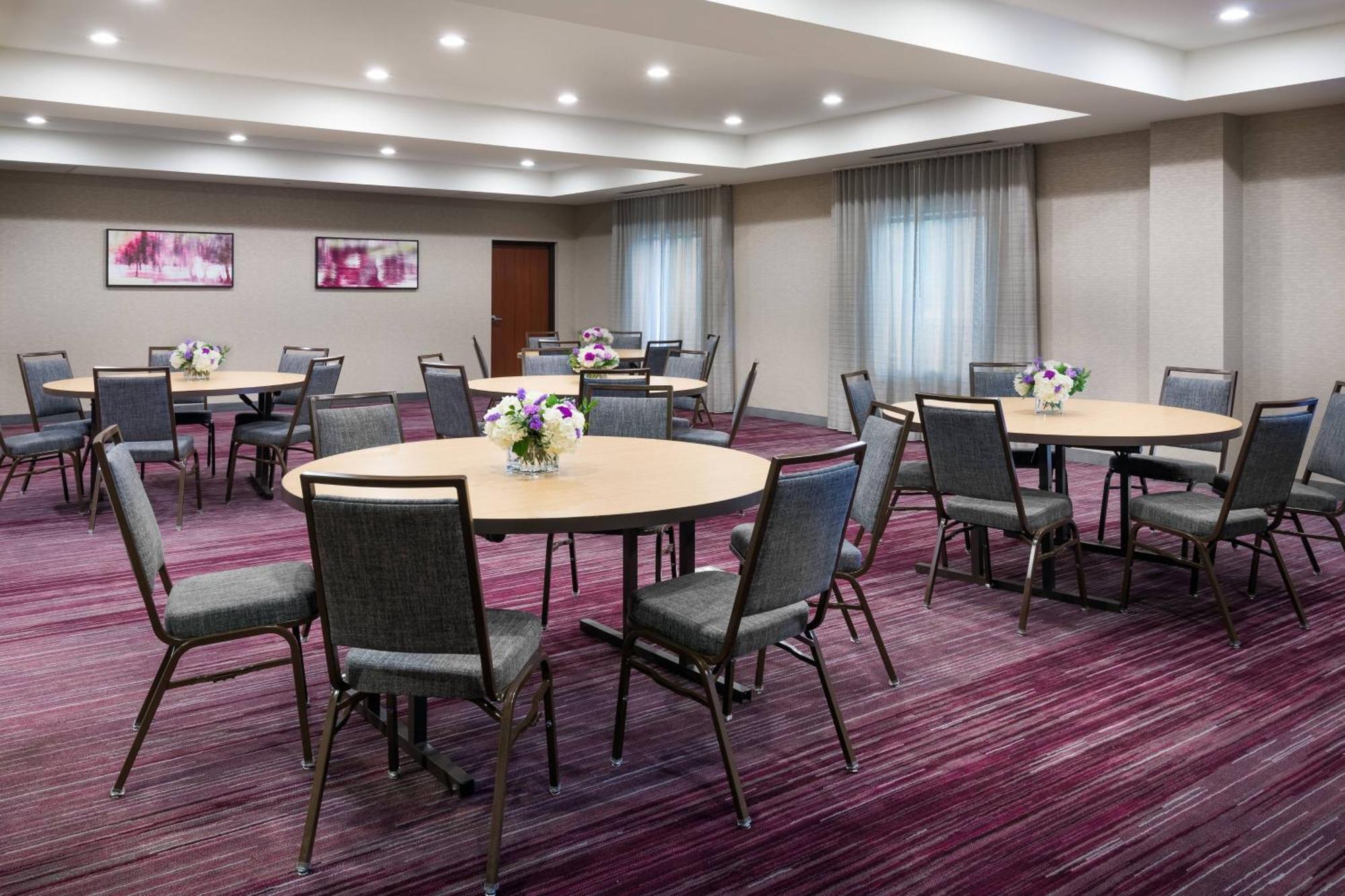 Courtyard By Marriott Buffalo Airport Cheektowaga Bagian luar foto