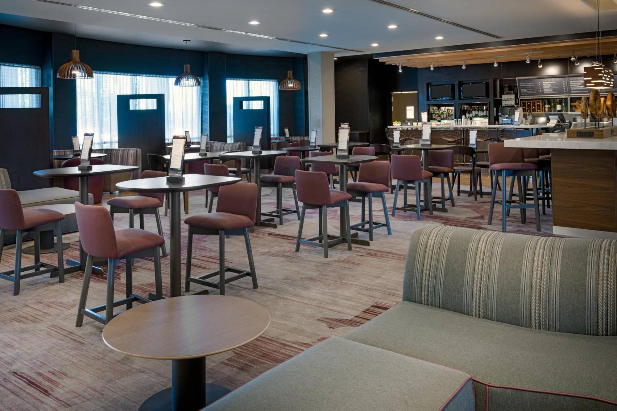 Courtyard By Marriott Buffalo Airport Cheektowaga Bagian luar foto