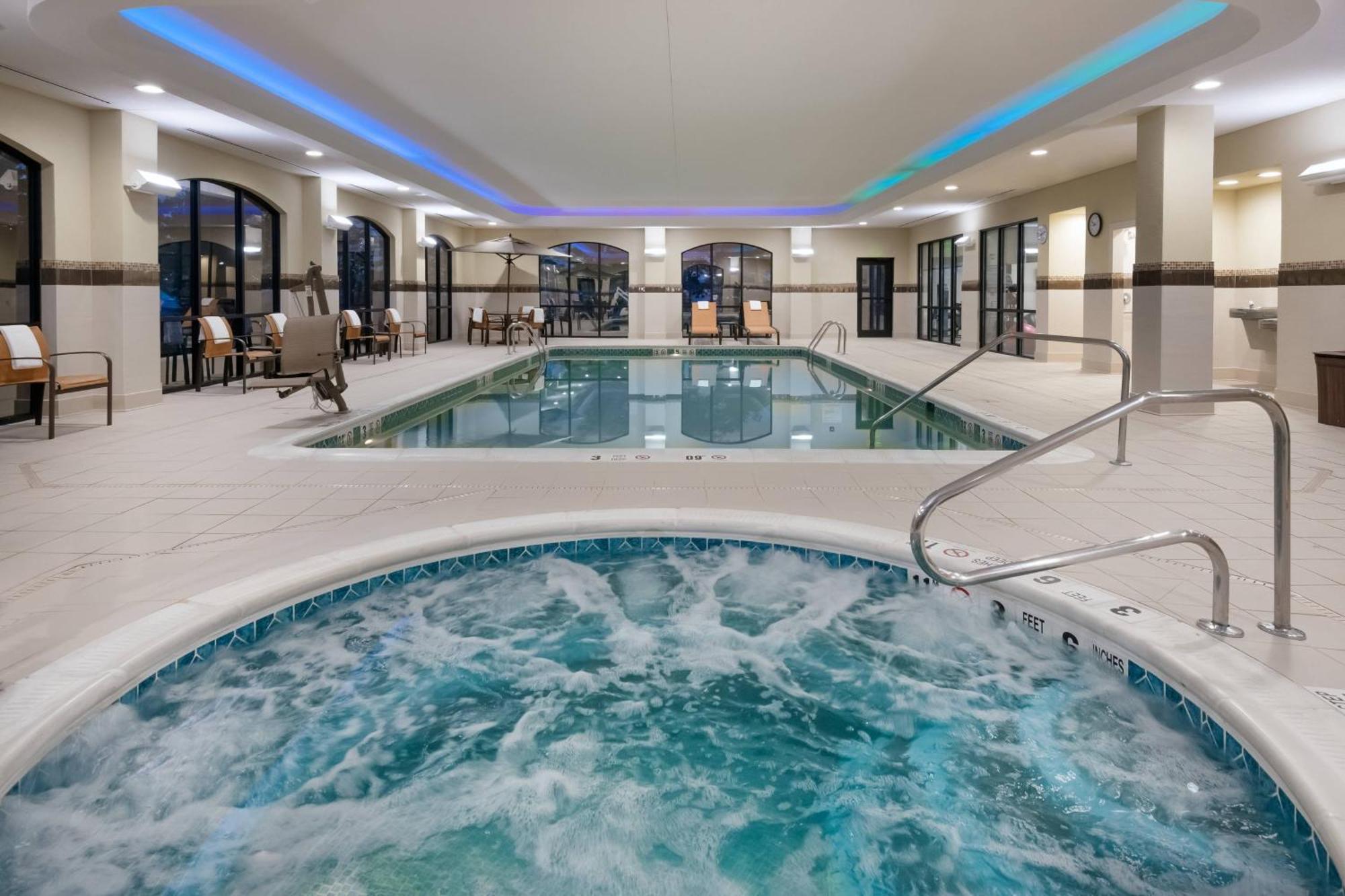 Courtyard By Marriott Buffalo Airport Cheektowaga Bagian luar foto