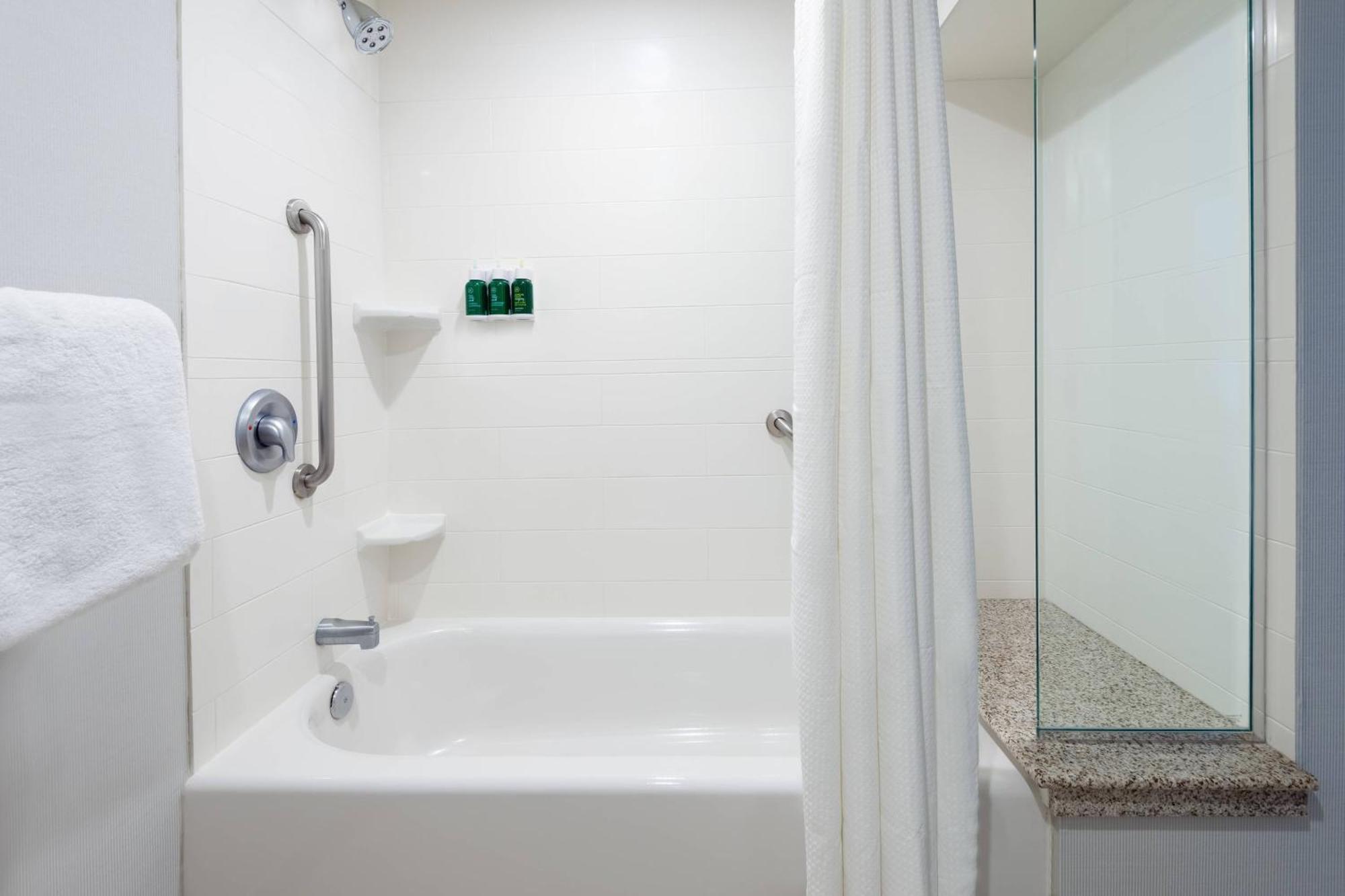 Courtyard By Marriott Buffalo Airport Cheektowaga Bagian luar foto