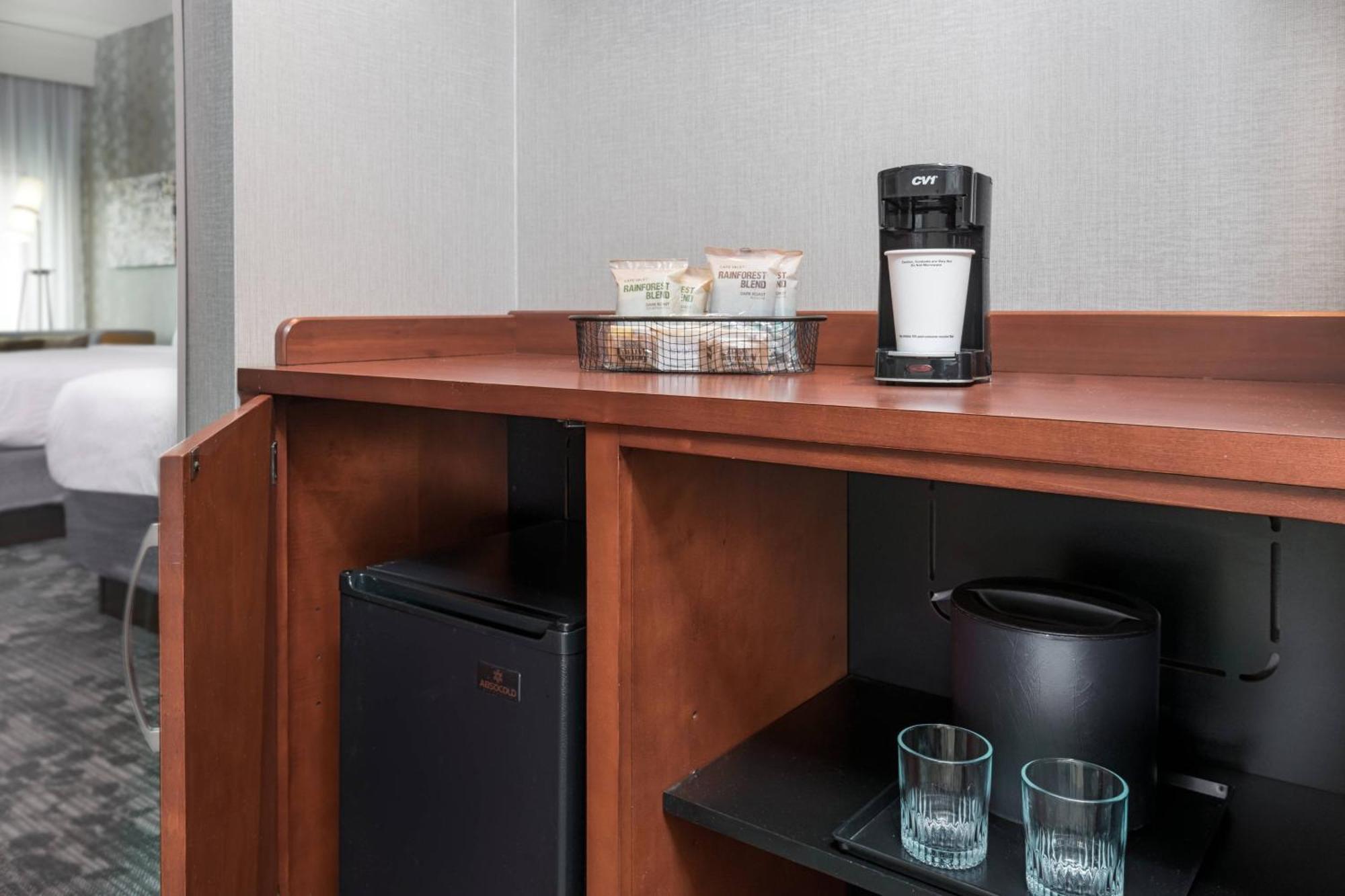 Courtyard By Marriott Buffalo Airport Cheektowaga Bagian luar foto
