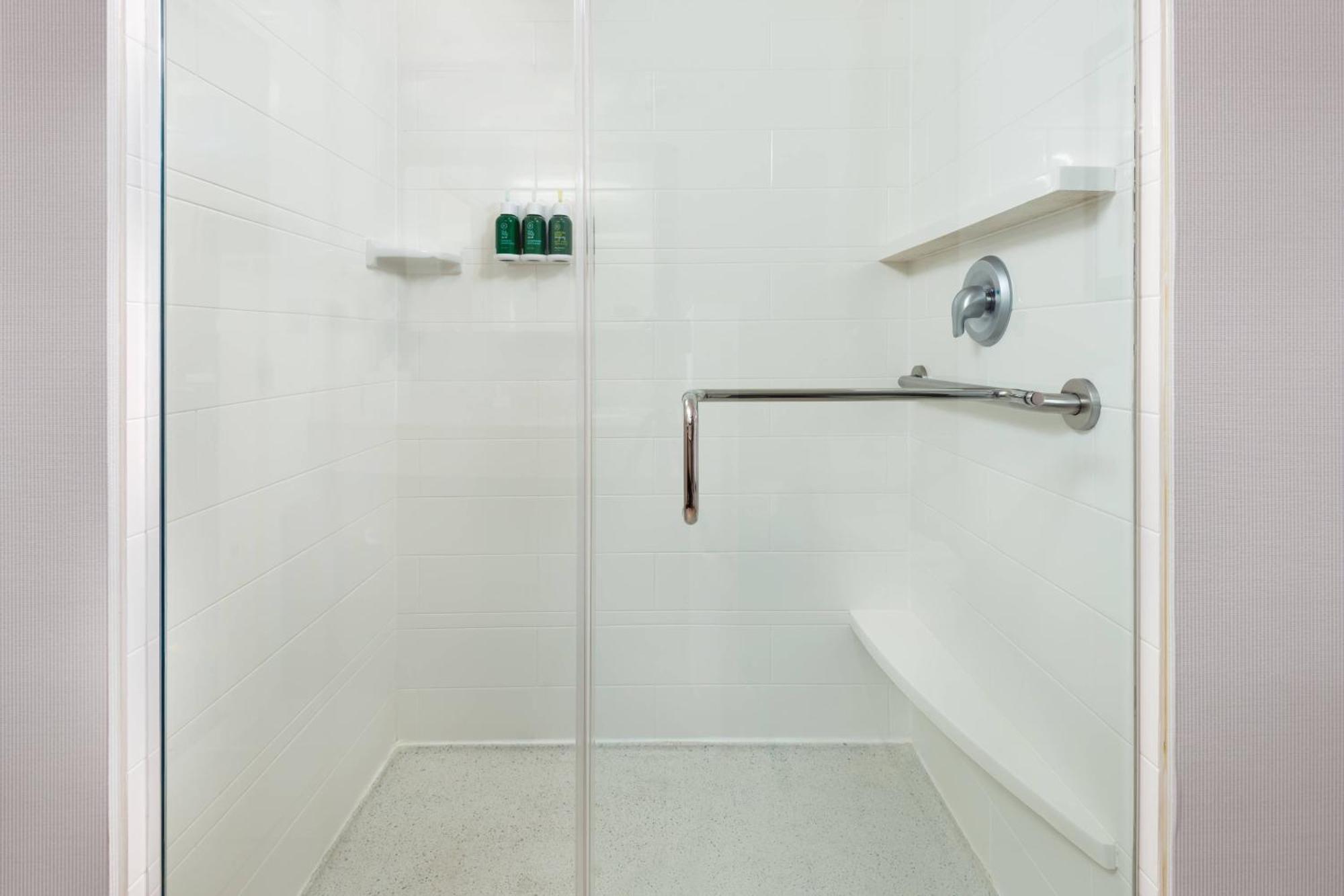 Courtyard By Marriott Buffalo Airport Cheektowaga Bagian luar foto