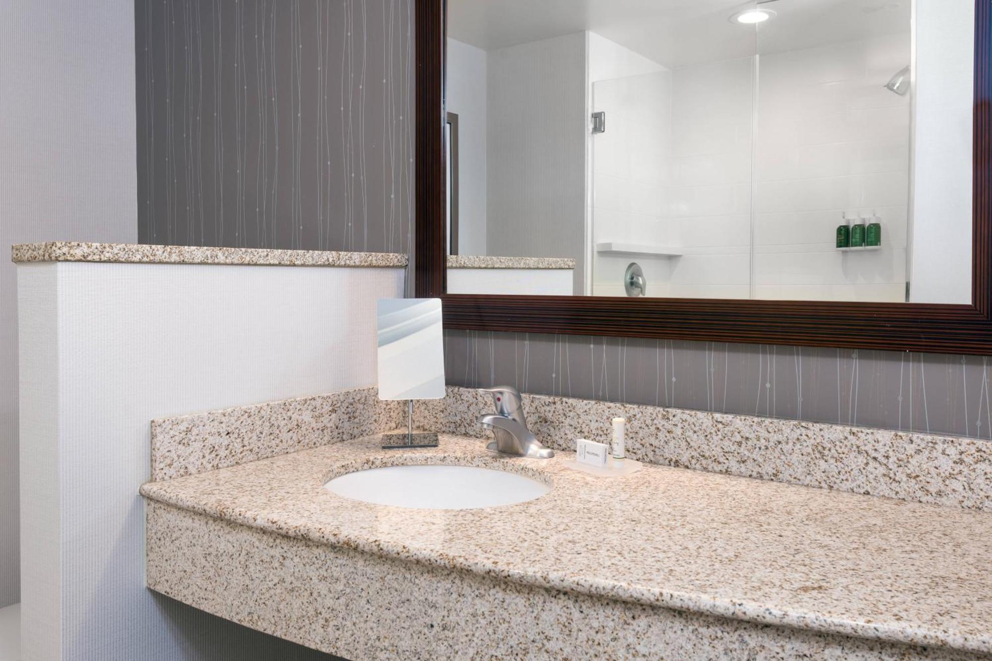 Courtyard By Marriott Buffalo Airport Cheektowaga Bagian luar foto