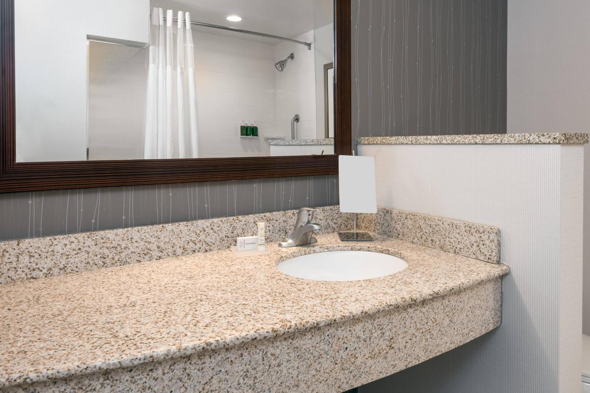 Courtyard By Marriott Buffalo Airport Cheektowaga Bagian luar foto