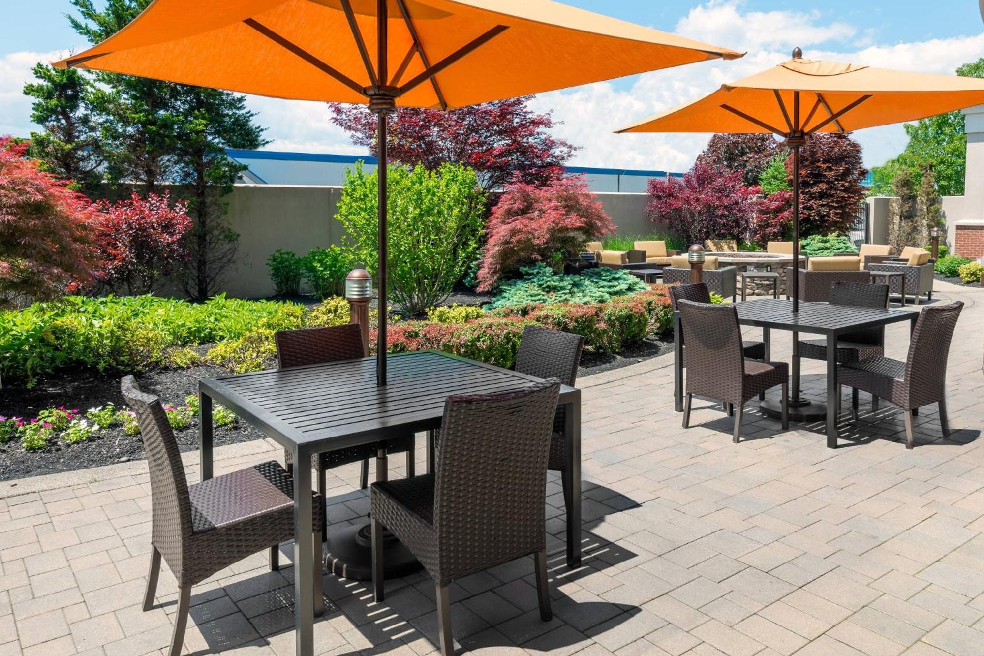 Courtyard By Marriott Buffalo Airport Cheektowaga Bagian luar foto
