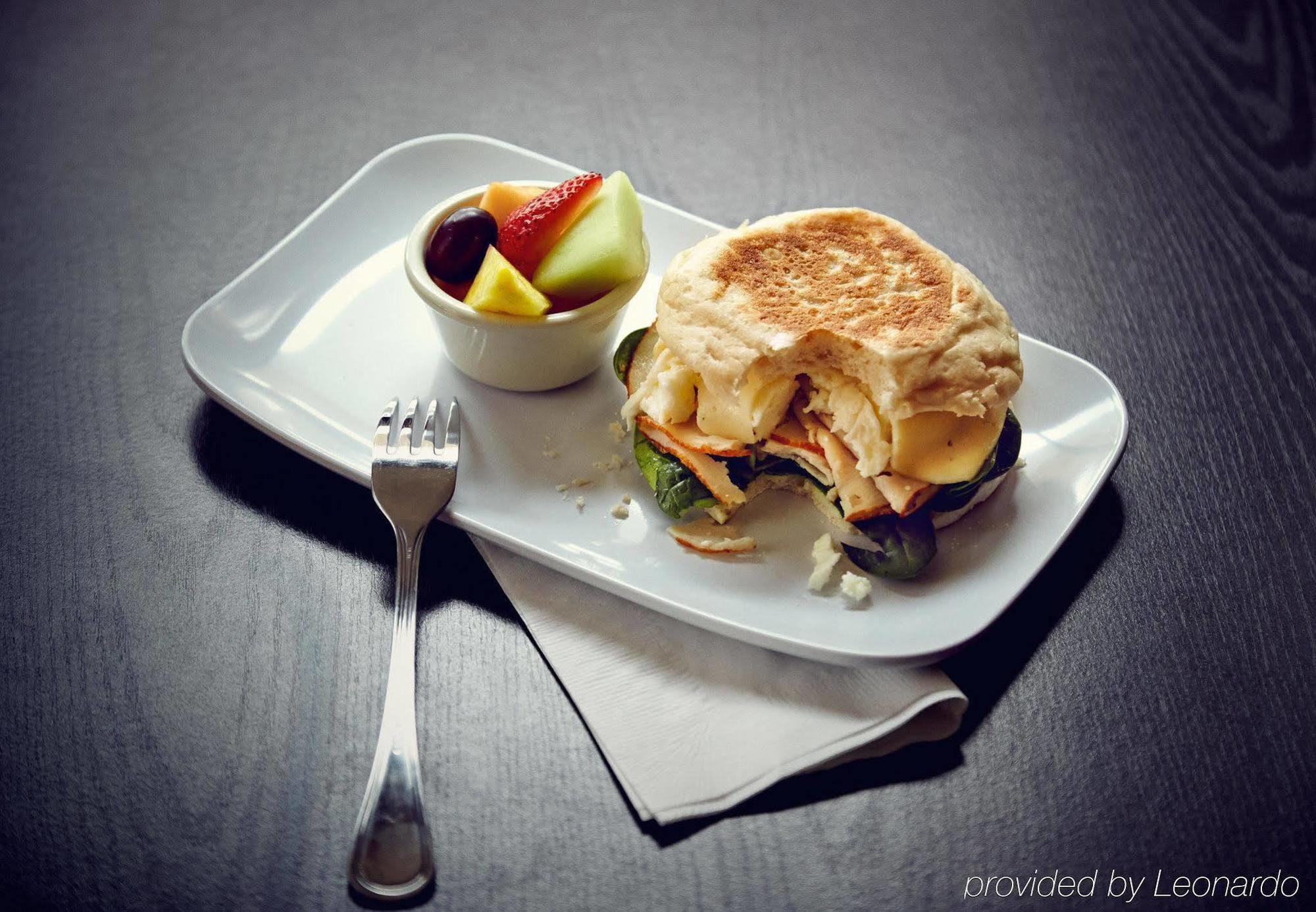 Courtyard By Marriott Buffalo Airport Cheektowaga Bagian luar foto