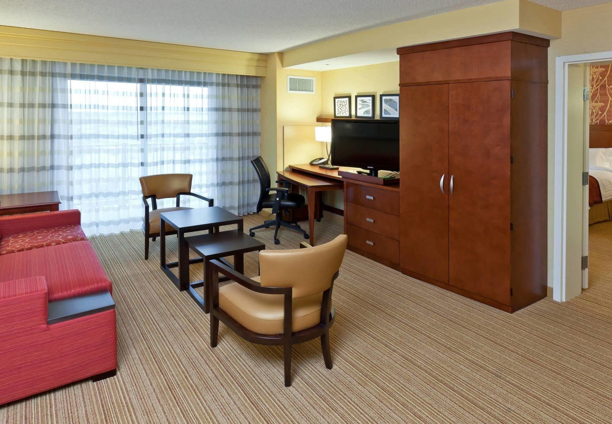 Courtyard By Marriott Buffalo Airport Cheektowaga Bagian luar foto