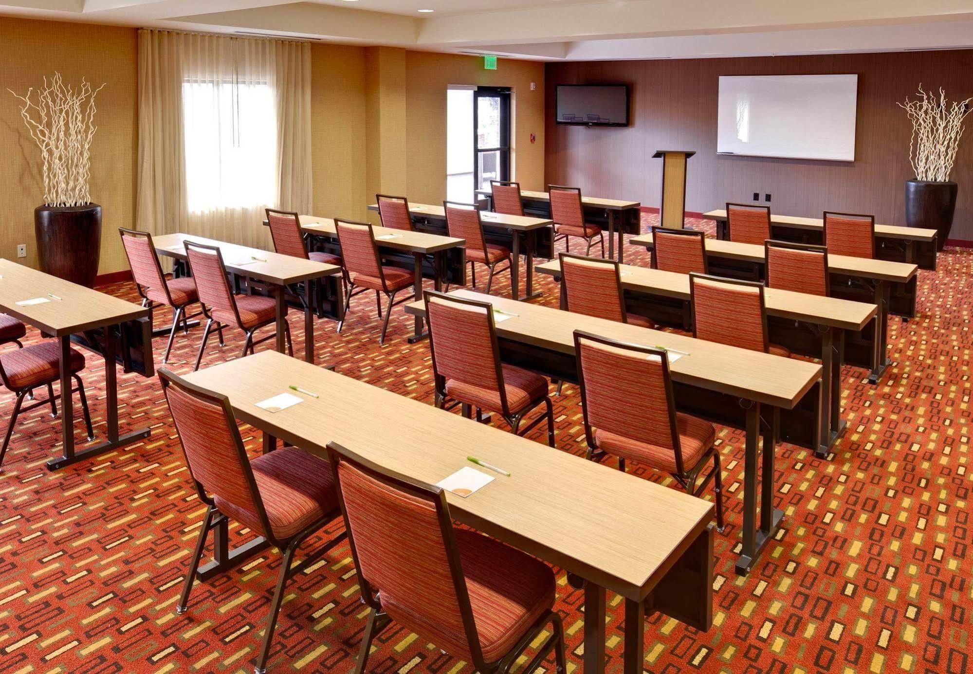 Courtyard By Marriott Buffalo Airport Cheektowaga Bagian luar foto